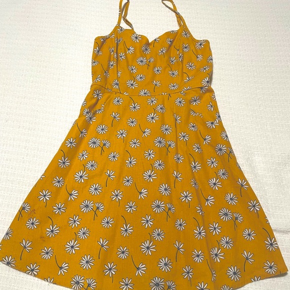 Market & Spruce Crissie Scallop Detail Linen Blend Summer Dress - Picture 3 of 8